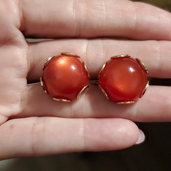 VINTAGE Goldtone moonglow thermostat peachy bronze screw on earrings - Picture 3 of 4